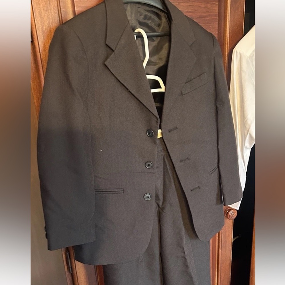 BOYS ARROW Size 10 Regular BLACK SUIT WHITE SHIRT AND NECKTIE